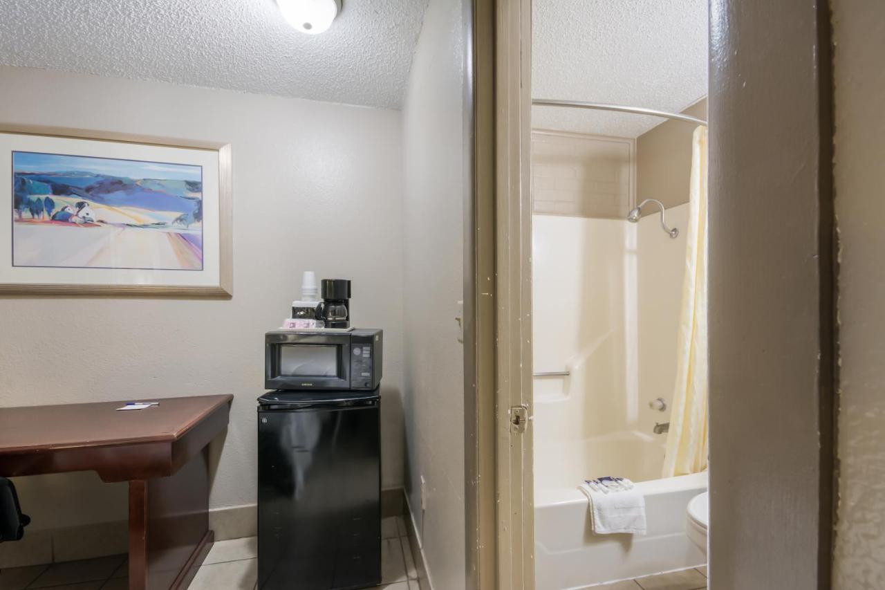 Americas Best Value Inn Woodward At 8Th St Ngoại thất bức ảnh