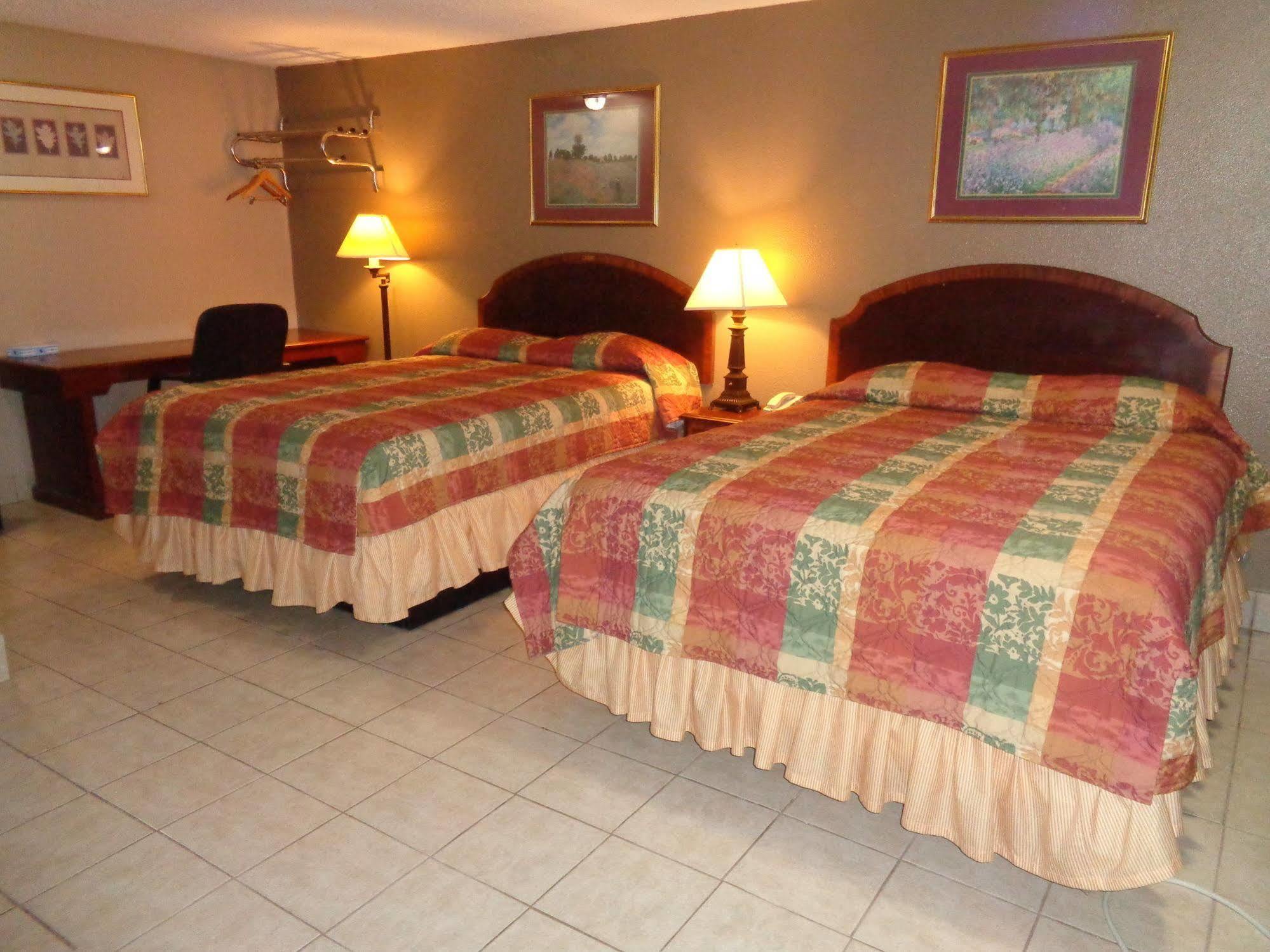 Americas Best Value Inn Woodward At 8Th St Ngoại thất bức ảnh